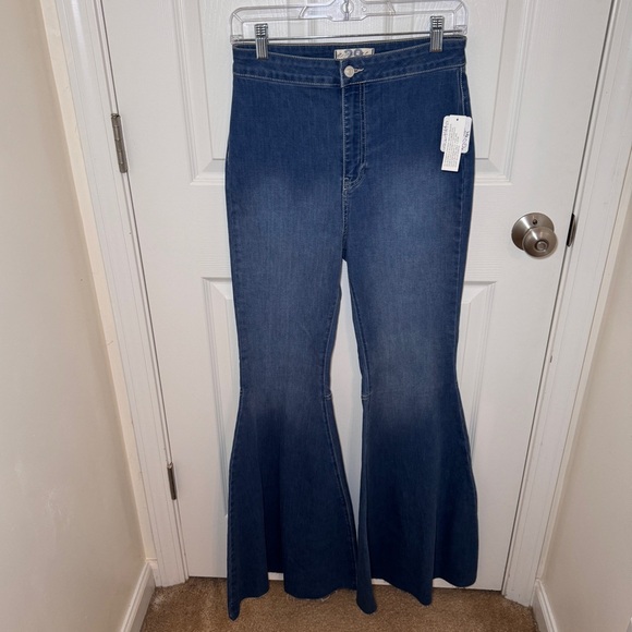 NWT We The Free Just Float On Flare Jeans - Picture 1 of 16